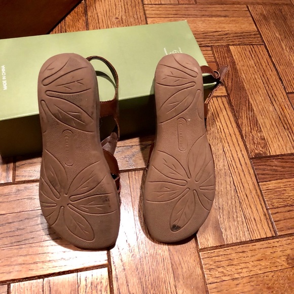 Bare Trap New Condition Brown Sandals SZ 6M - Picture 3 of 4